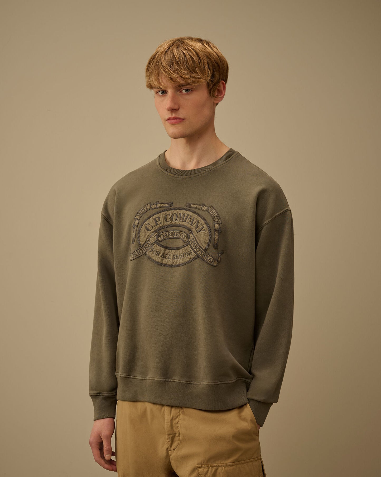 Diagonal Fleece Boxy Logo Crewneck Sweatshirt, GUNMETAL - GREY