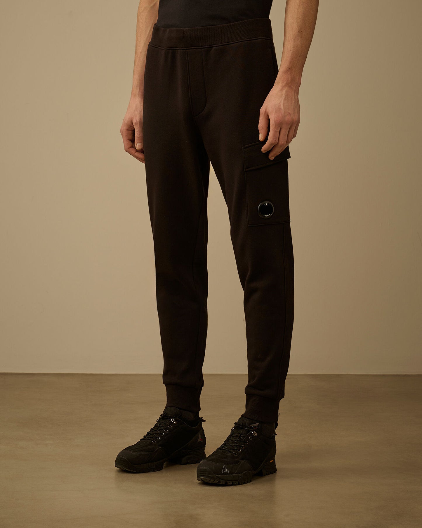 Diagonal Raised Fleece Cargo Lens Sweatpants, BLACK